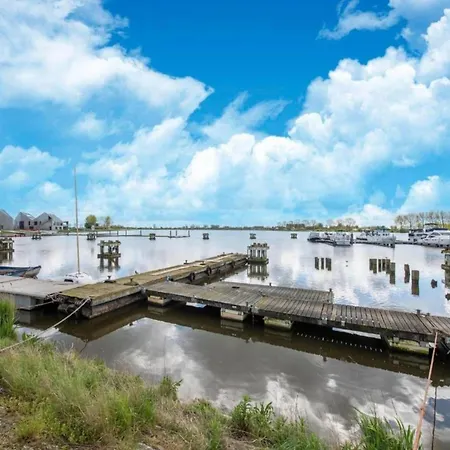 Charming Waterside Getaway, Cleaning Included アパート *