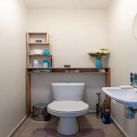 Charming Waterside Getaway, Cleaning Included アパート ニーウポールト