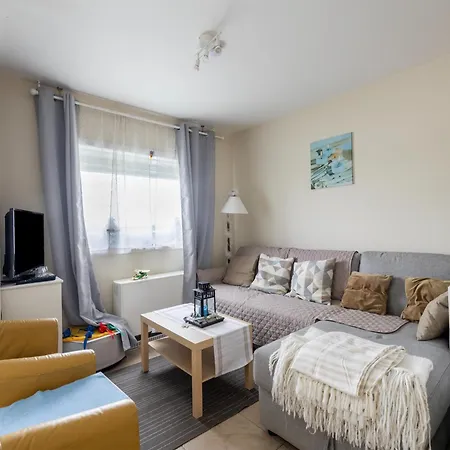 Charming Waterside Getaway, Cleaning Included * ニーウポールト