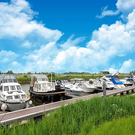 アパート Charming Waterside Getaway, Cleaning Included ニーウポールト