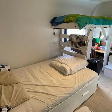 Charming Waterside Getaway, Cleaning Included アパート *