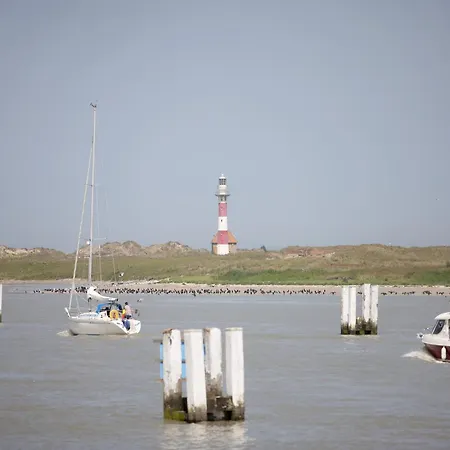 Charming Waterside Getaway, Cleaning Included Apartment